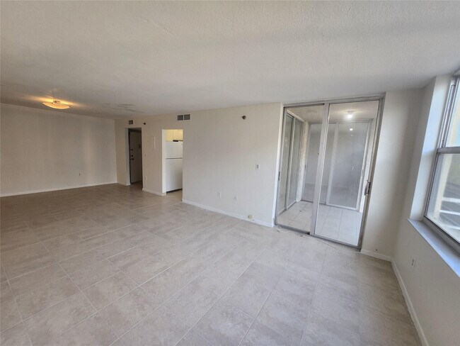 Building Photo - 17890 W Dixie Hwy