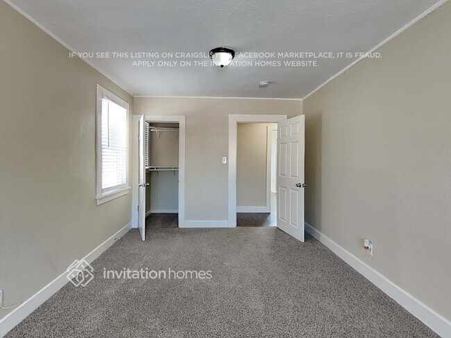Building Photo - 2627 S Dunsmuir Ave