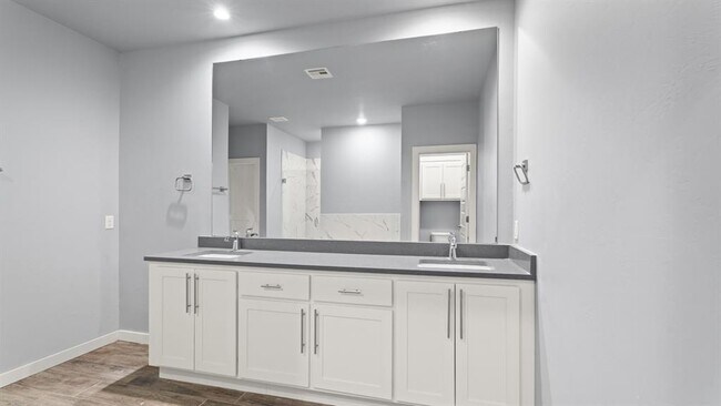 Building Photo - 217 Olde Ml Ct