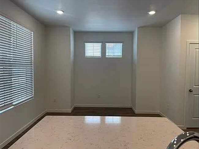 Building Photo - 661 Brookwood Dr