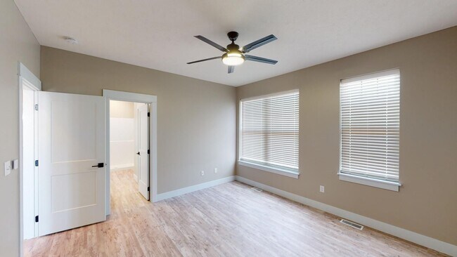 Building Photo - Spacious 3-Bed Carriage House in the Heart of Prairie District
