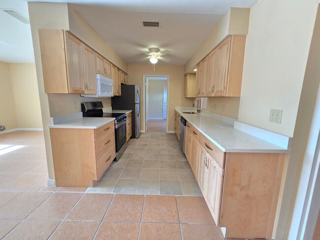 Building Photo - 3125 Irving St