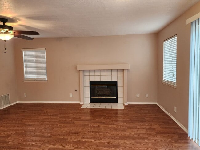 Building Photo - 3301 Chuckwagon St
