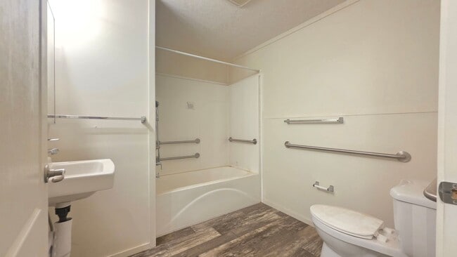 Building Photo - 3/2 MOBILE HOME IN COMMANDER'S PALACE - FRENSHIP ISD