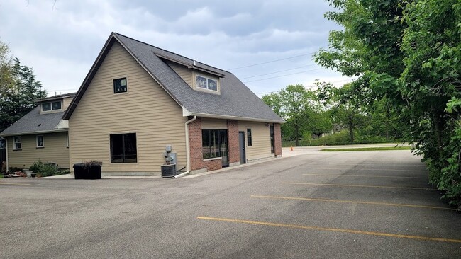Building Photo - 618 Barron Blvd