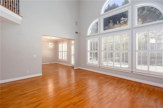 Building Photo - 3206 Windsor Lake Dr NE