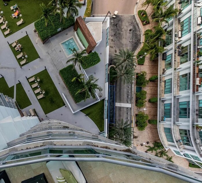 Building Photo - 350 S Miami Ave