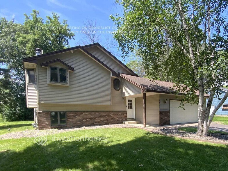 Building Photo - 8641 N Girard Ave