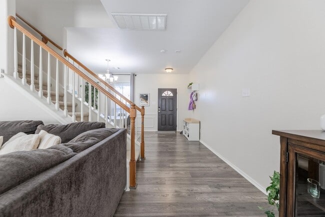 Building Photo - 9026 Hilltop Crossing Dr