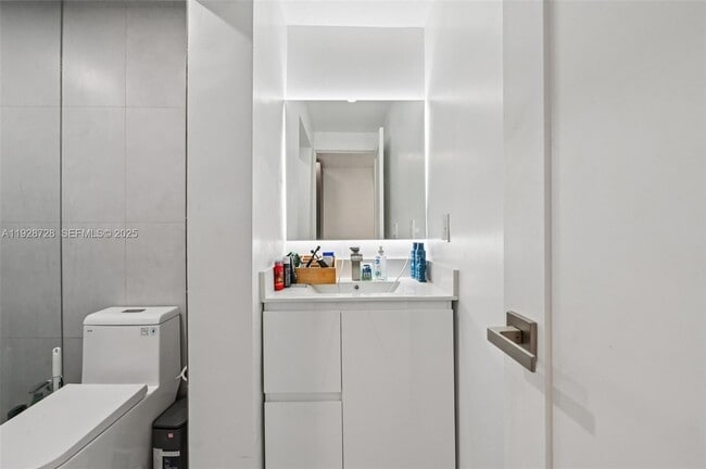 Building Photo - 5152 SW 6th St