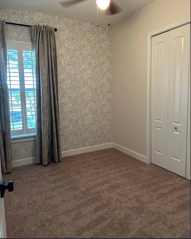 Building Photo - 3006 W Heiter St