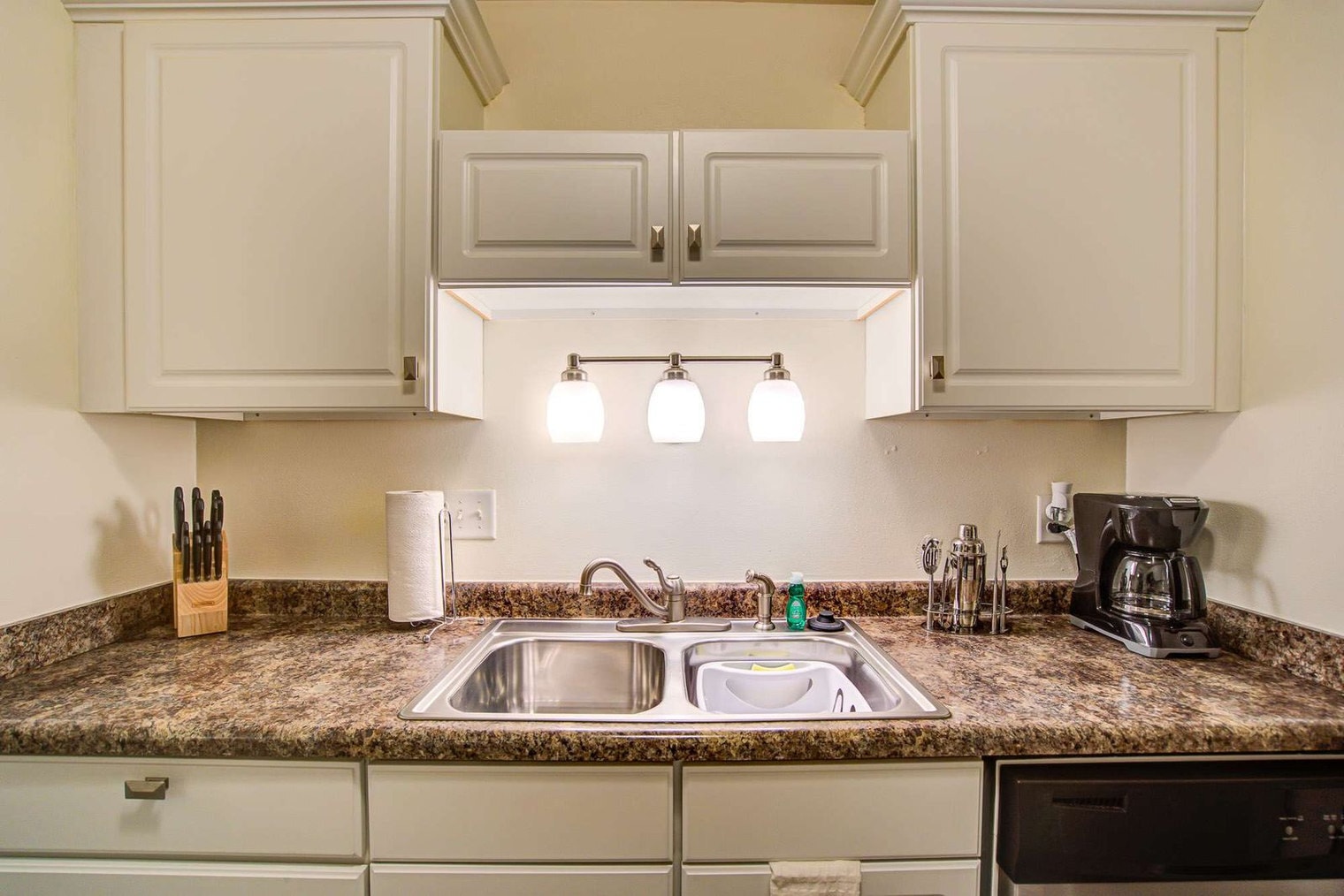 Building Photo - 3367 S 100th St