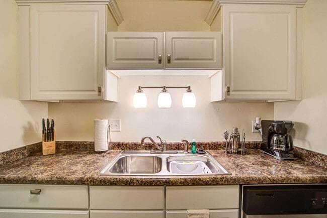 Building Photo - 3367 S 100th St