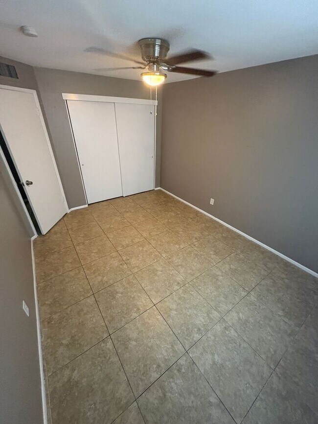 Building Photo - READY TO VIEW NOW! Spacious 3 Bed 1 Bath Home in Phoenix with all New Windows