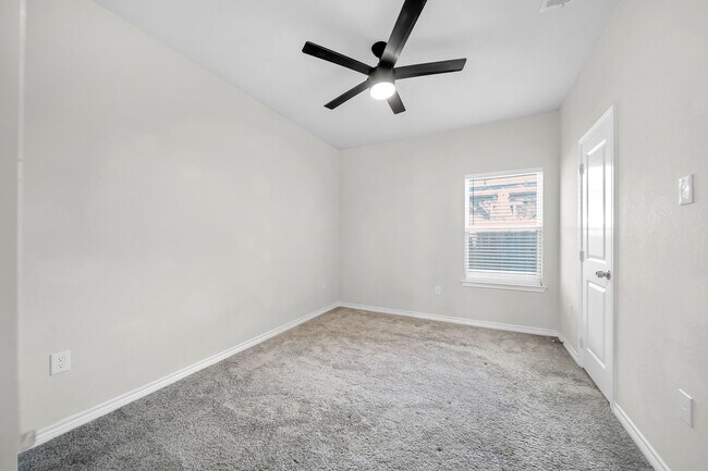 Building Photo - 16606 E Forrestal St