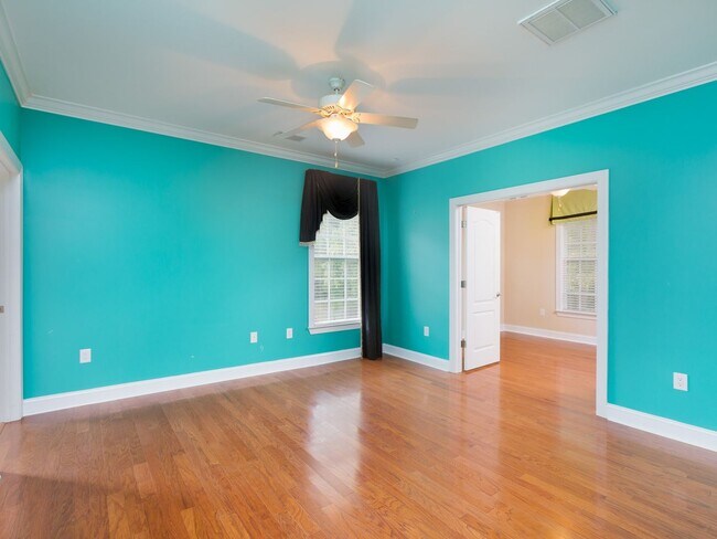 Building Photo - Beautiful 3 Bed 2 Bath Condo with Communit...