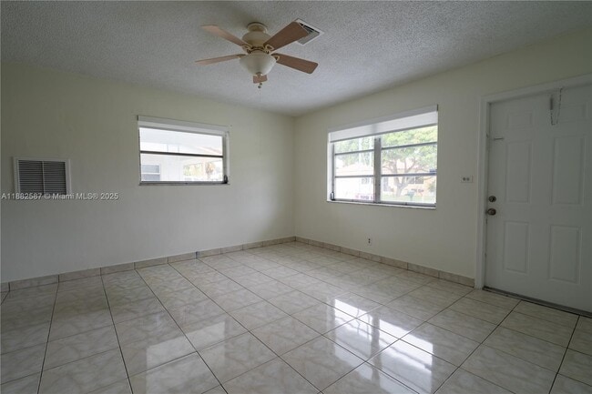 Building Photo - 2702 NW 51st Pl