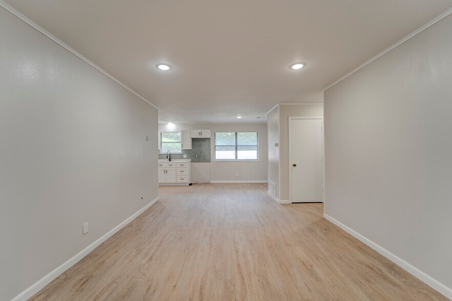 Building Photo - 6461 N Double Springs Rd
