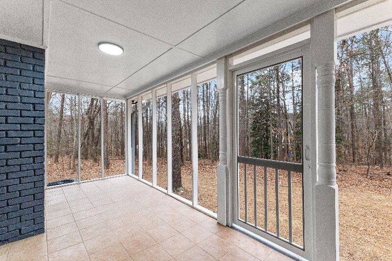 Building Photo - 4145 White Oak Dr
