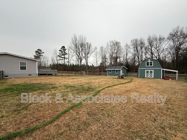 Building Photo - 285 Lennie Smith Rd