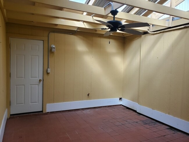 Building Photo - 5319 Palm Valley Dr N