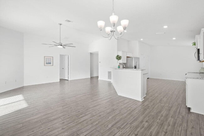 Building Photo - 146 Old Canoe Ln