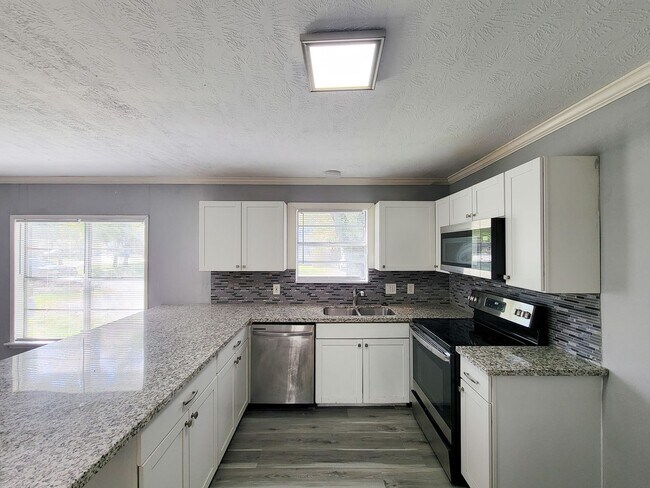 Building Photo - RECENTLY REMODELED HOME IN LA MARQUE