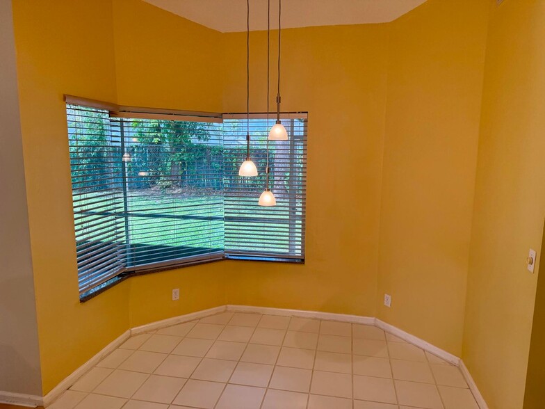 Building Photo - 1069 Sweet Briar Pl