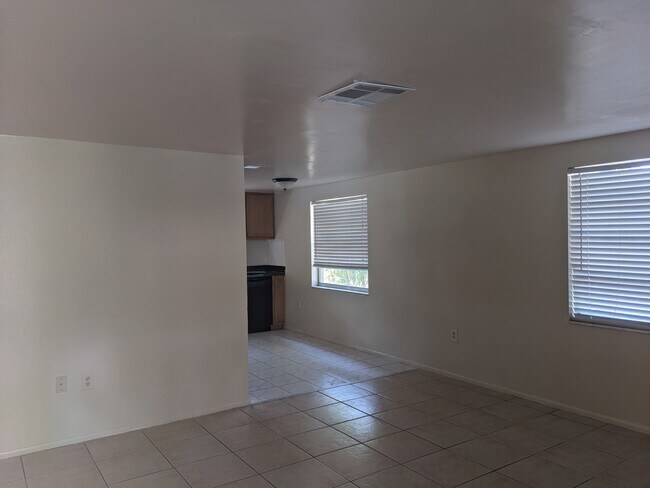 Building Photo - 5415 Lemon St