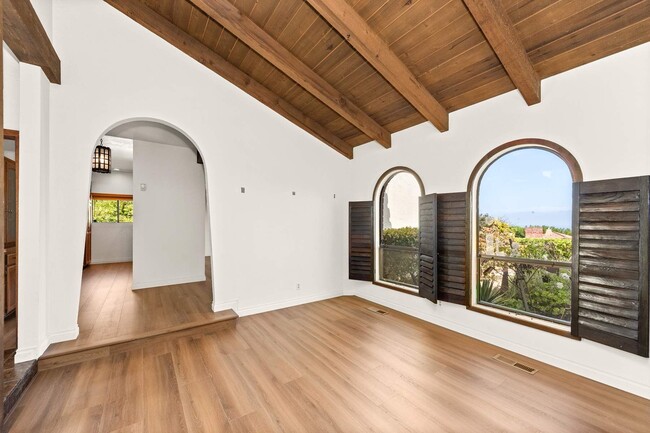 Building Photo - 3636 Malibu Country Dr