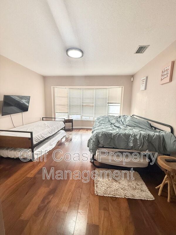 Building Photo - 2436 Abscott St