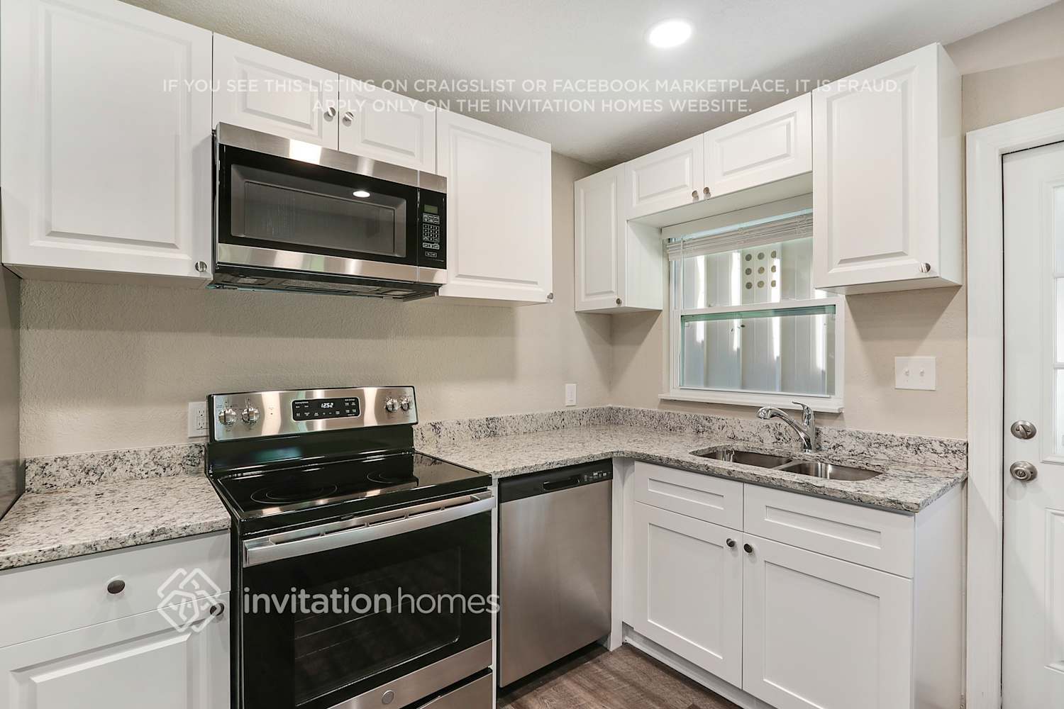 Building Photo - 411 Seffner Valrico Rd