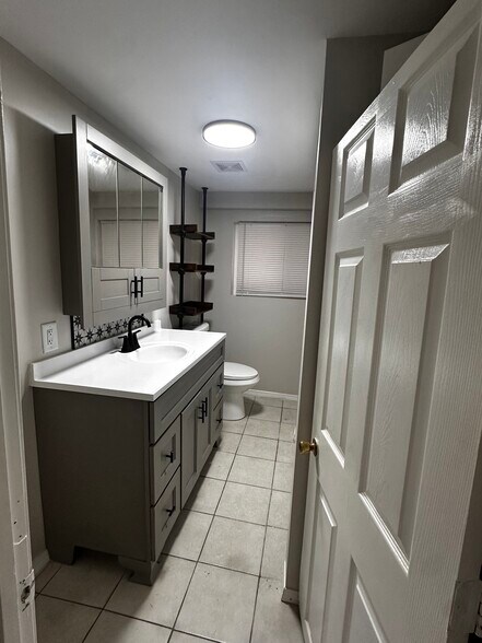 Building Photo - 3432 W 64th St