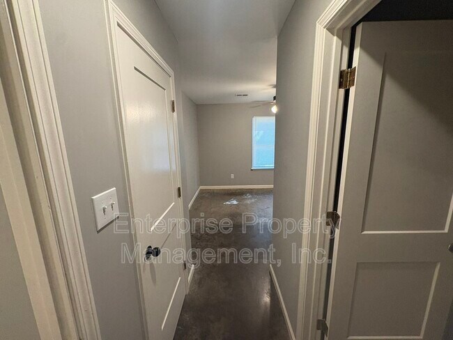 Building Photo - 3187 E Shirley Cir