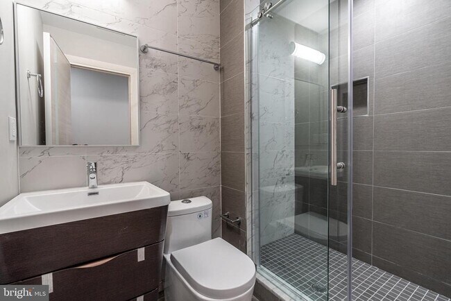 Building Photo - 2045 N College Ave