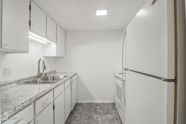 Building Photo - 4346 N 19th Dr