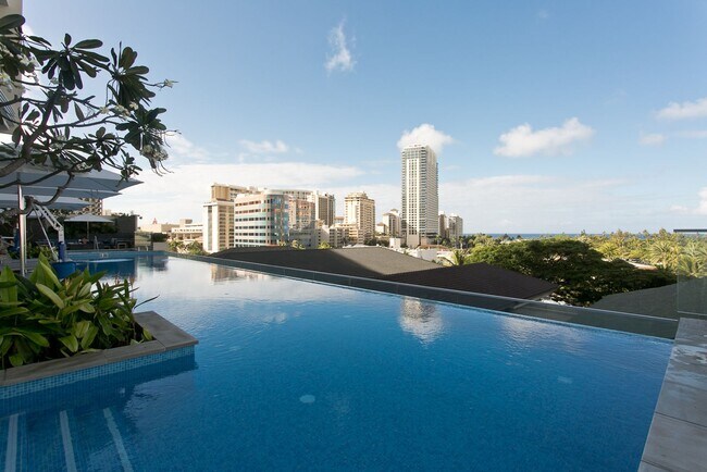 Building Photo - Rarely Available 1 Bed 2 Bath Long-Term in...