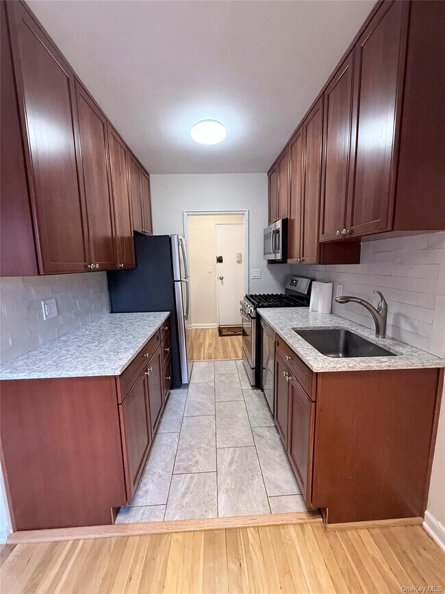 Primary Photo - 1133 Midland Ave