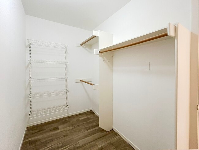 Building Photo - 3 N Mossrock Rd