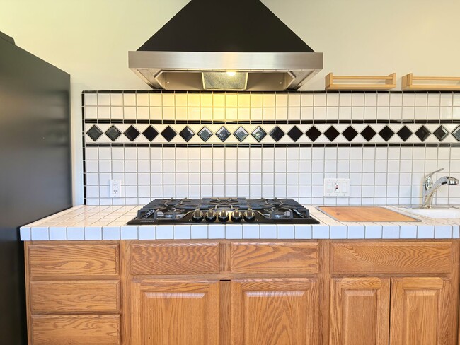 Building Photo - Stunning 4-Bedroom Home in Quiet North Hills