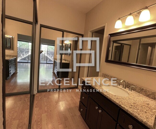 Building Photo - 2/2 Condo with 1 Car Garage, Wrap Around Patio, Fireplace, Granite Kitchen and Community Pool