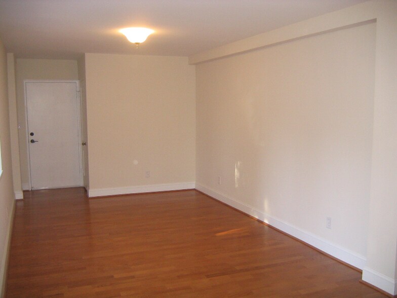 Building Photo - 223 S Dotger Ave