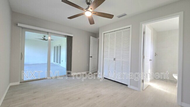 Building Photo - 423 NE 31st St