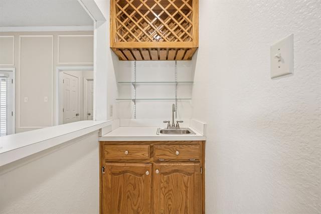 Building Photo - 4203 Meadow Ridge Dr