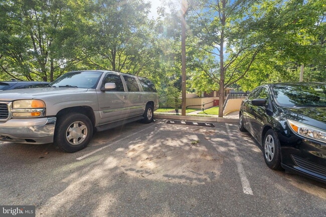 Building Photo - Welcome to this lovely and spacious fully remodeled 1 bedroom, 1 bath condo at The Cavendish