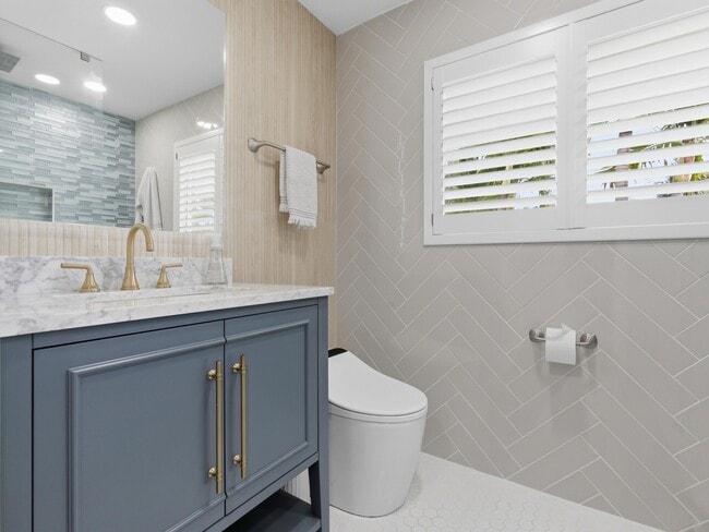 Building Photo - 2210 NE 3rd Ave