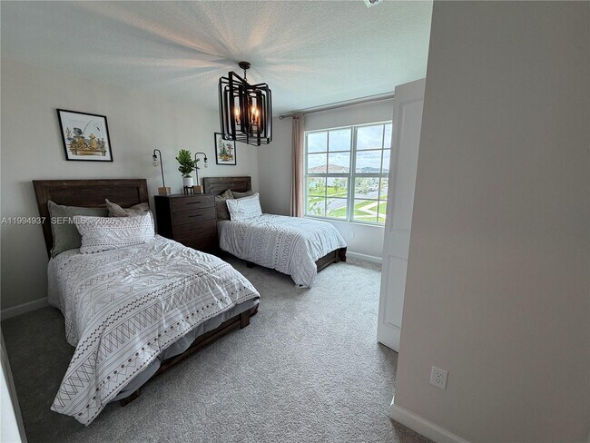 Building Photo - 1694 Hoot Owl Holw