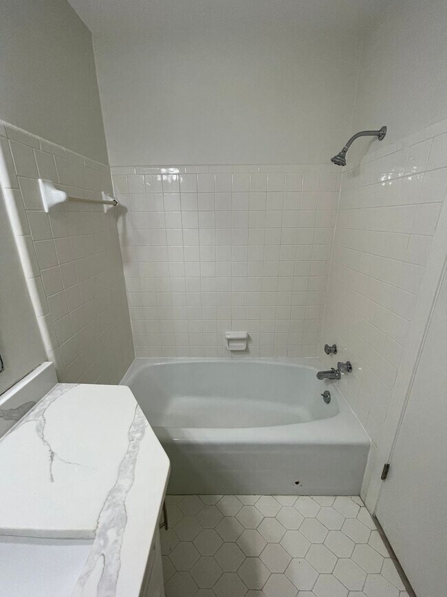 Building Photo - Renovated 3/2.5 House in Chieftain Hills- ...