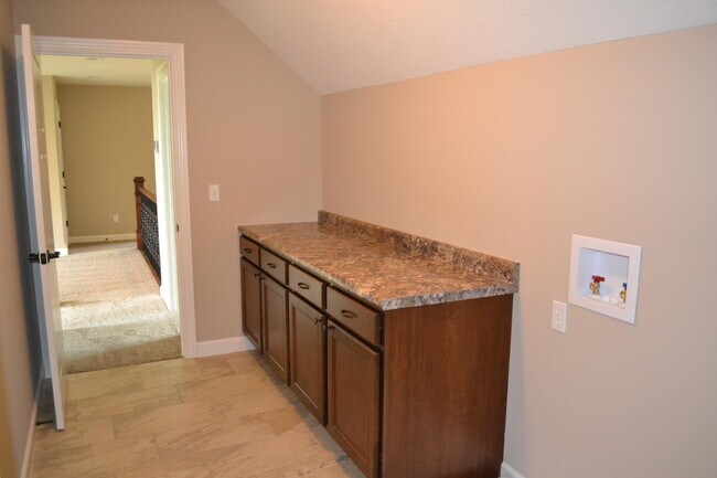 Building Photo - 5627 Spicewood Dr