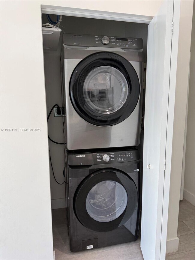 Building Photo - 1786 SW 9th St